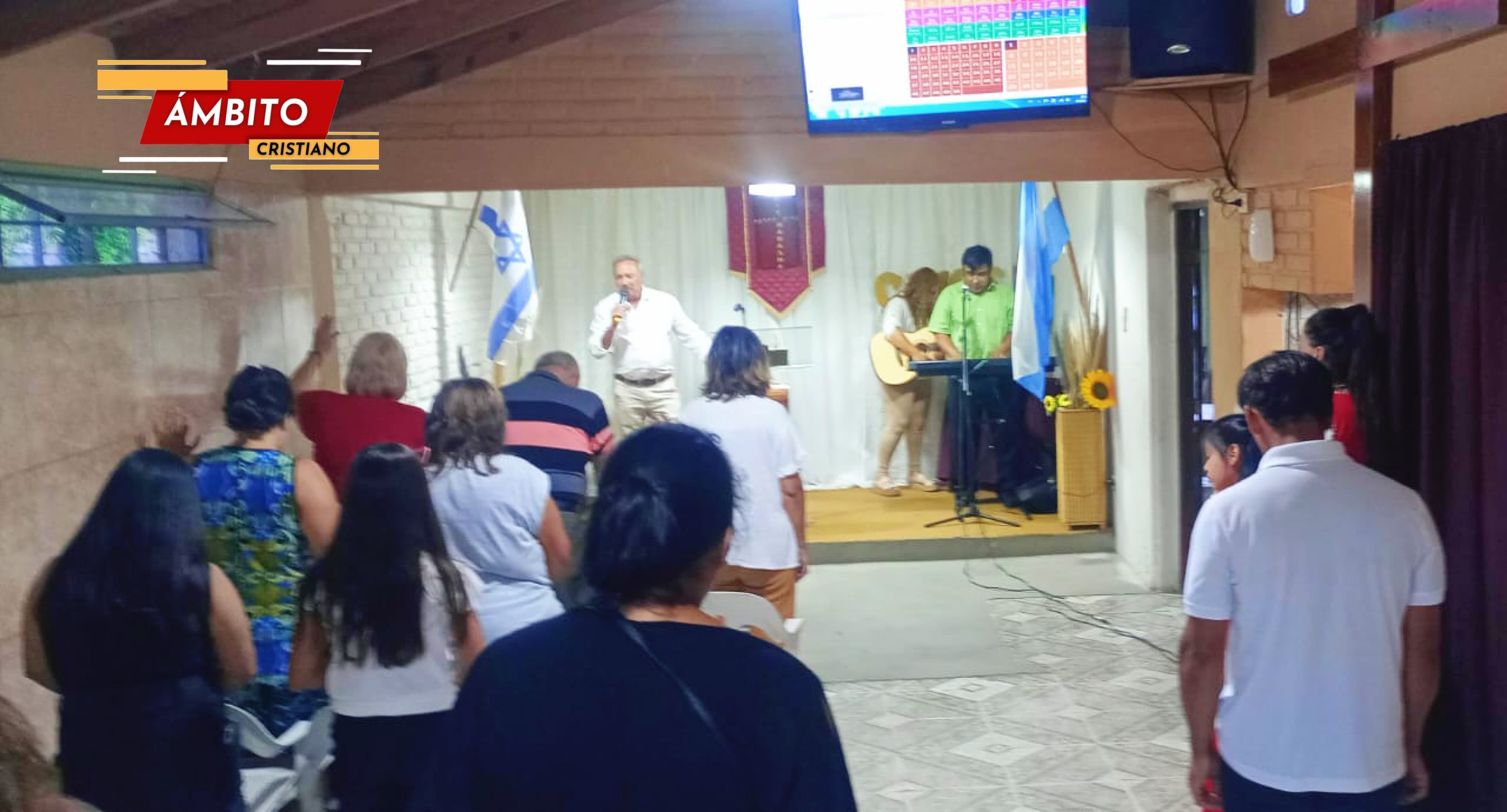 Noche de Celebración en La Iglesia los Milagros de Jesús