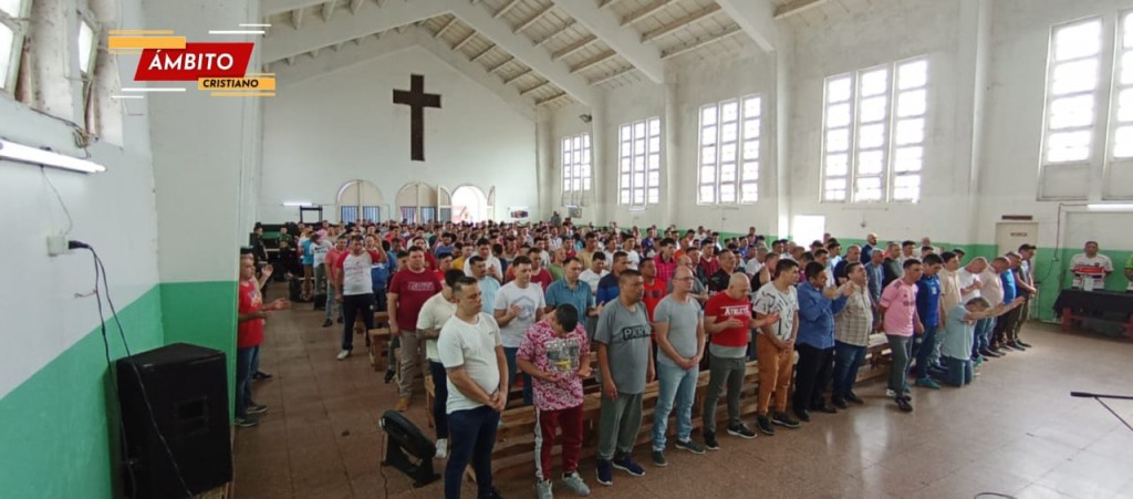 Reunión con 1300 hijos de Dios que conocieron a Cristo en prisión en la Unidad 1 de Olmos