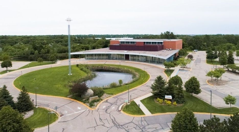 Iglesia de Minnesota planea construir una comunidad de casas pequeñas para personas sin hogar