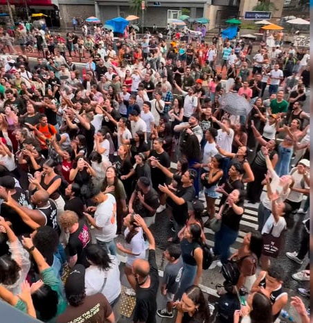 Gran Evangelismo Juvenil en la Avenida Paulista Marca un Impactante Avivamiento Espiritual