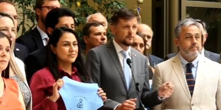 Parlamentarios chilenos firman compromiso en defensa de la vida