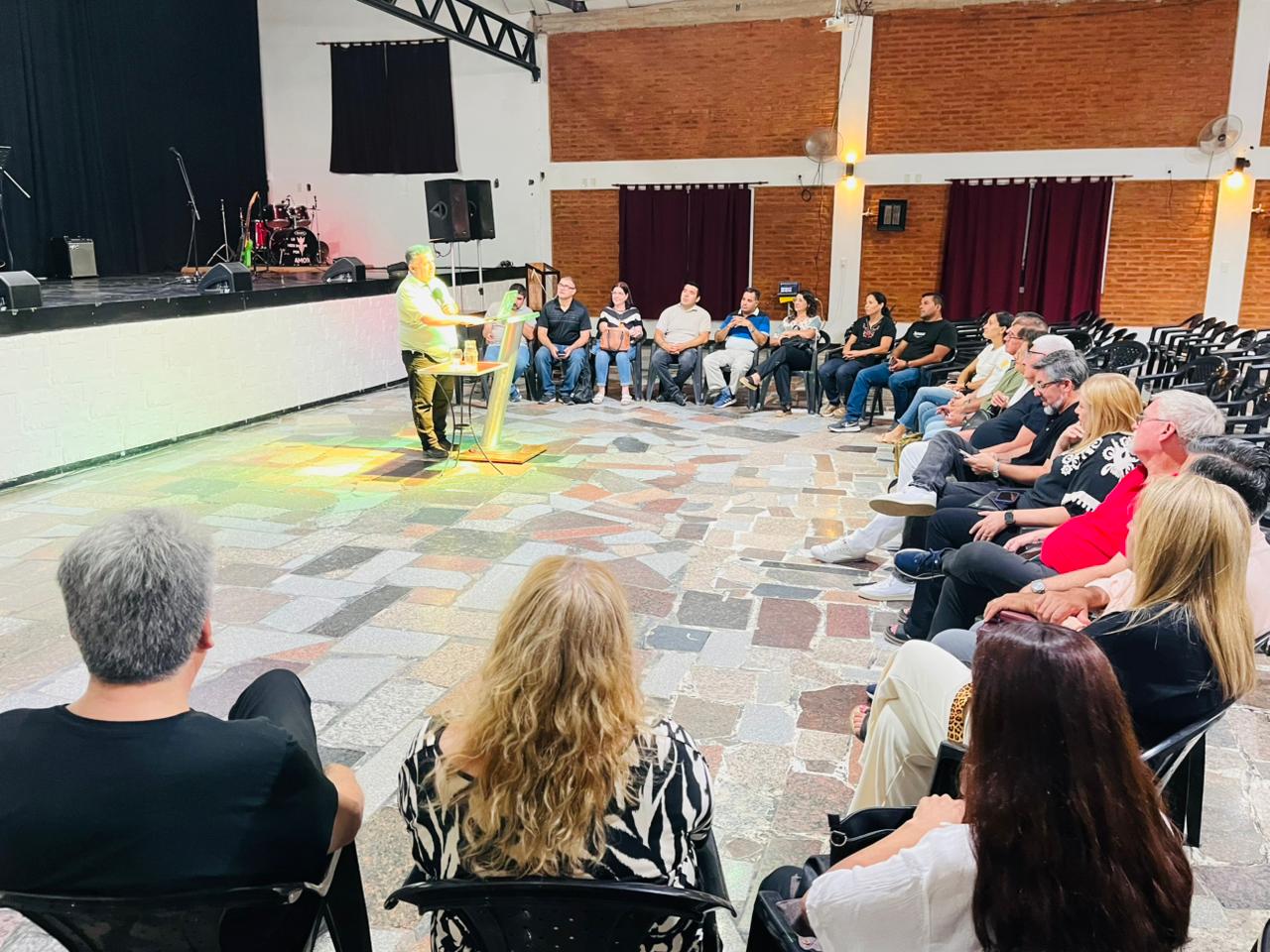 Ministerios Unidos del Oeste lanza campaña “Rompiendo Barreras” en el Barrio 9 de Julio