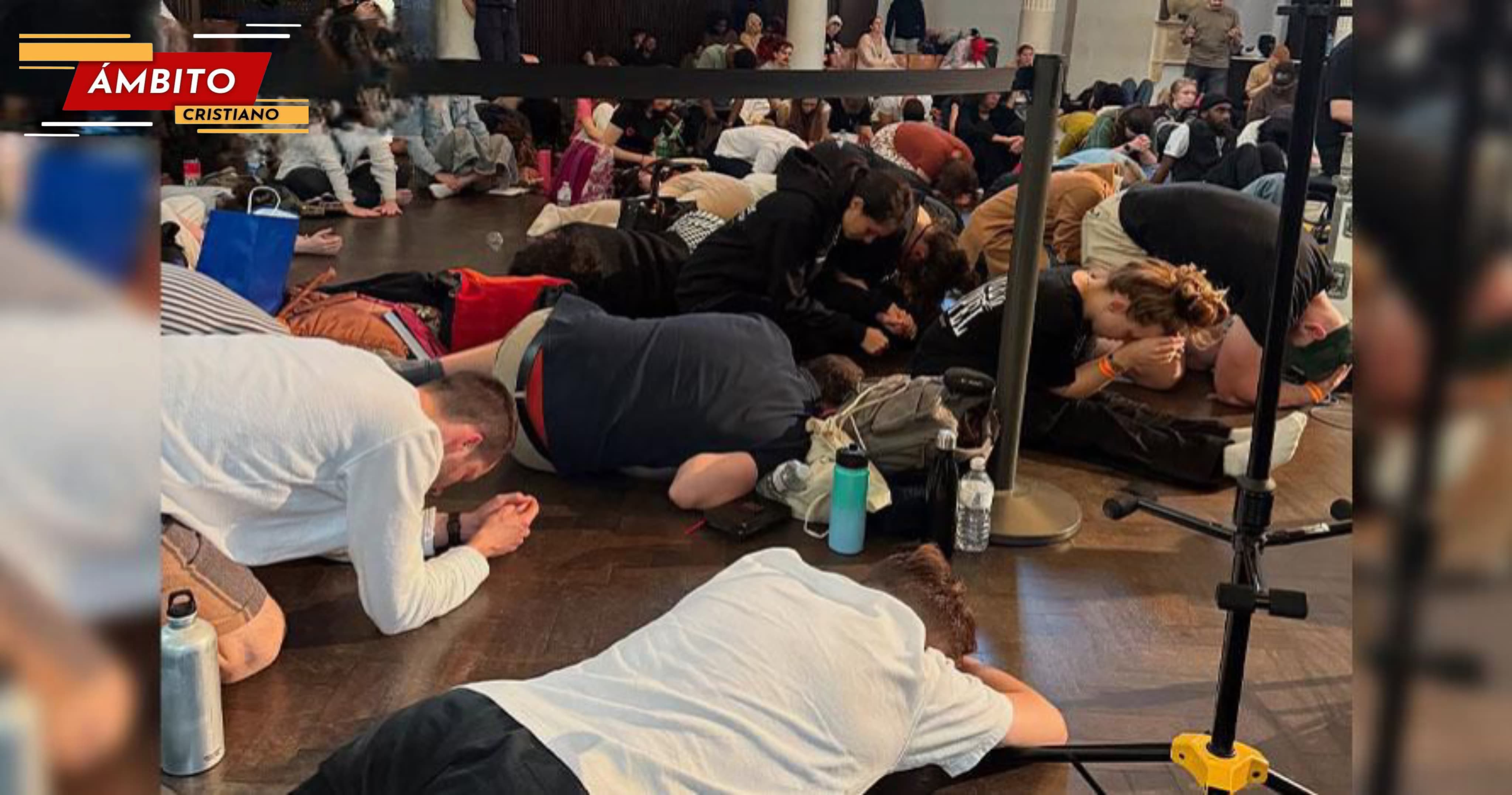 Irresistible presencia de Dios reúne a 2 mil jóvenes en vigilia en Londres, claman un avivamiento en su nación