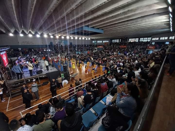 Gran Pentecostés en el Palacio de los Deportes José María Gatica de Villa Mercedes: Una Noche de Unidad y Poder de Dios