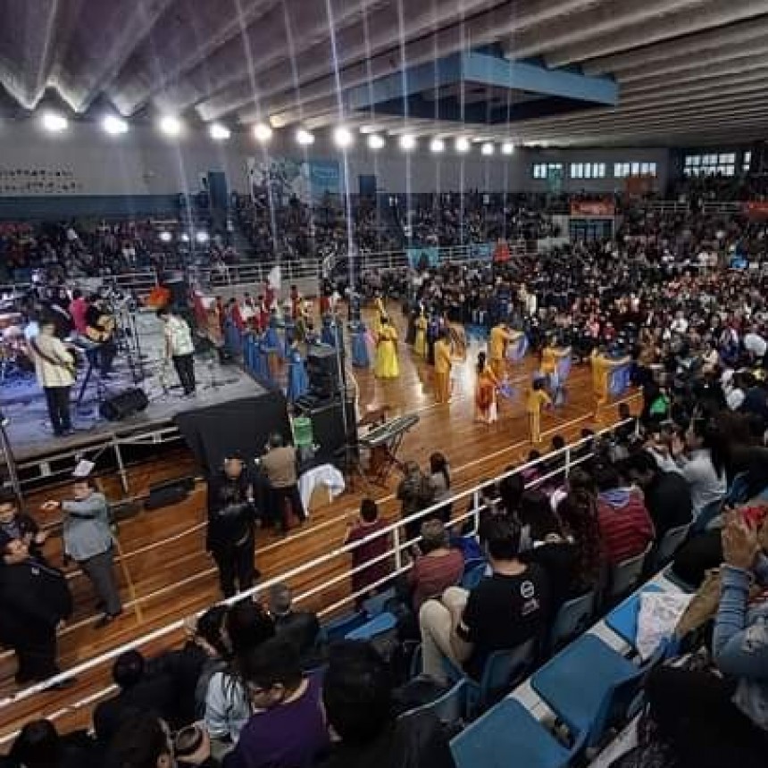Gran Pentecostés en el Palacio de los Deportes José María Gatica de Villa Mercedes: Una Noche de Unidad y Poder de Dios