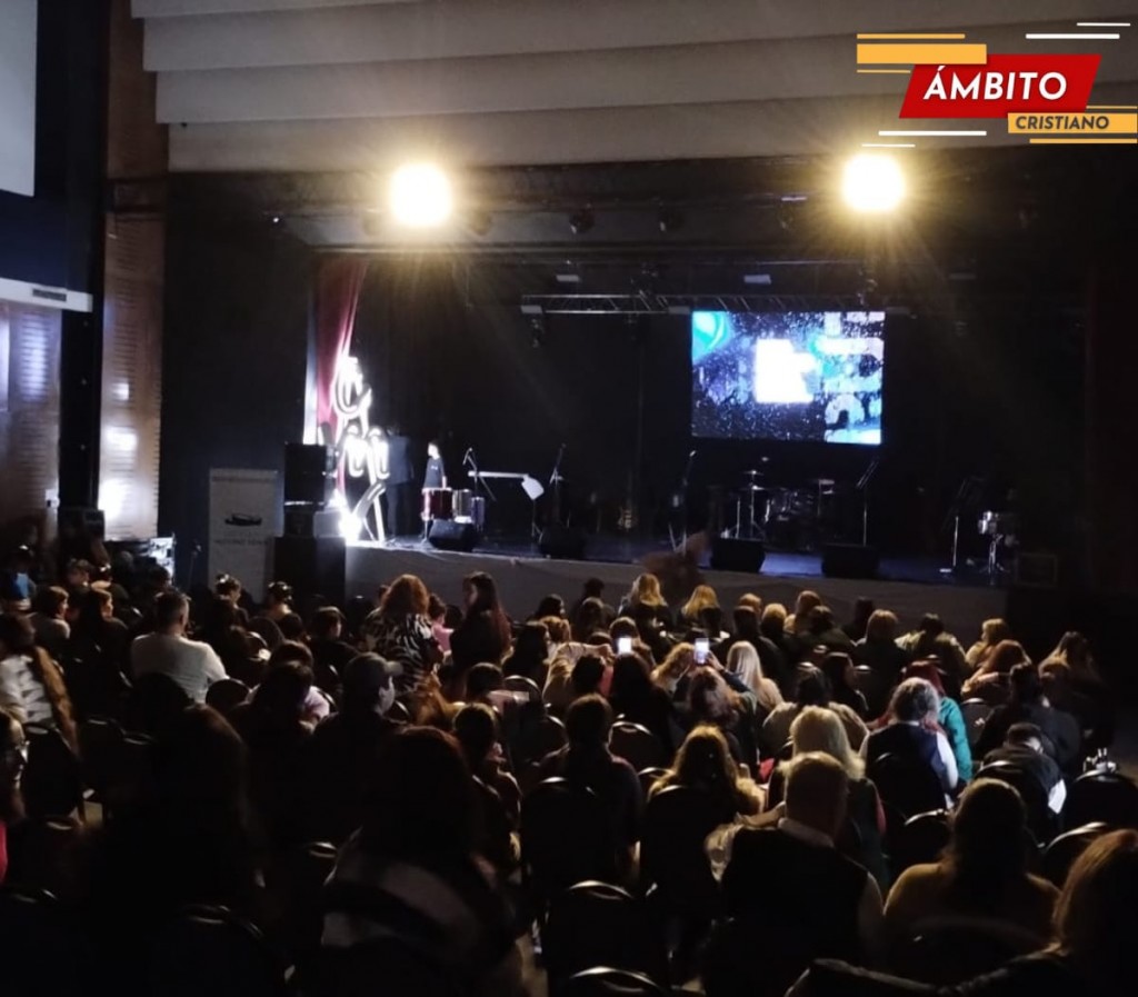 Miles de Mujeres Concluyen el Congreso 
