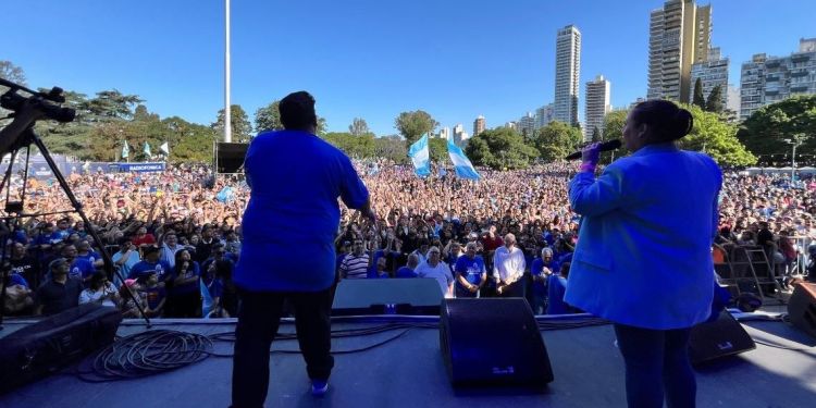 “Marcho por Jesús”: Encuentro multitudinario en Rosario