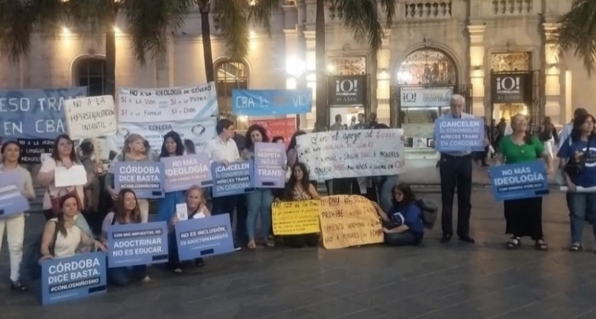 Manifestación en Córdoba Rechaza Congreso sobre Niñeces Trans y Reafirma el Lema 