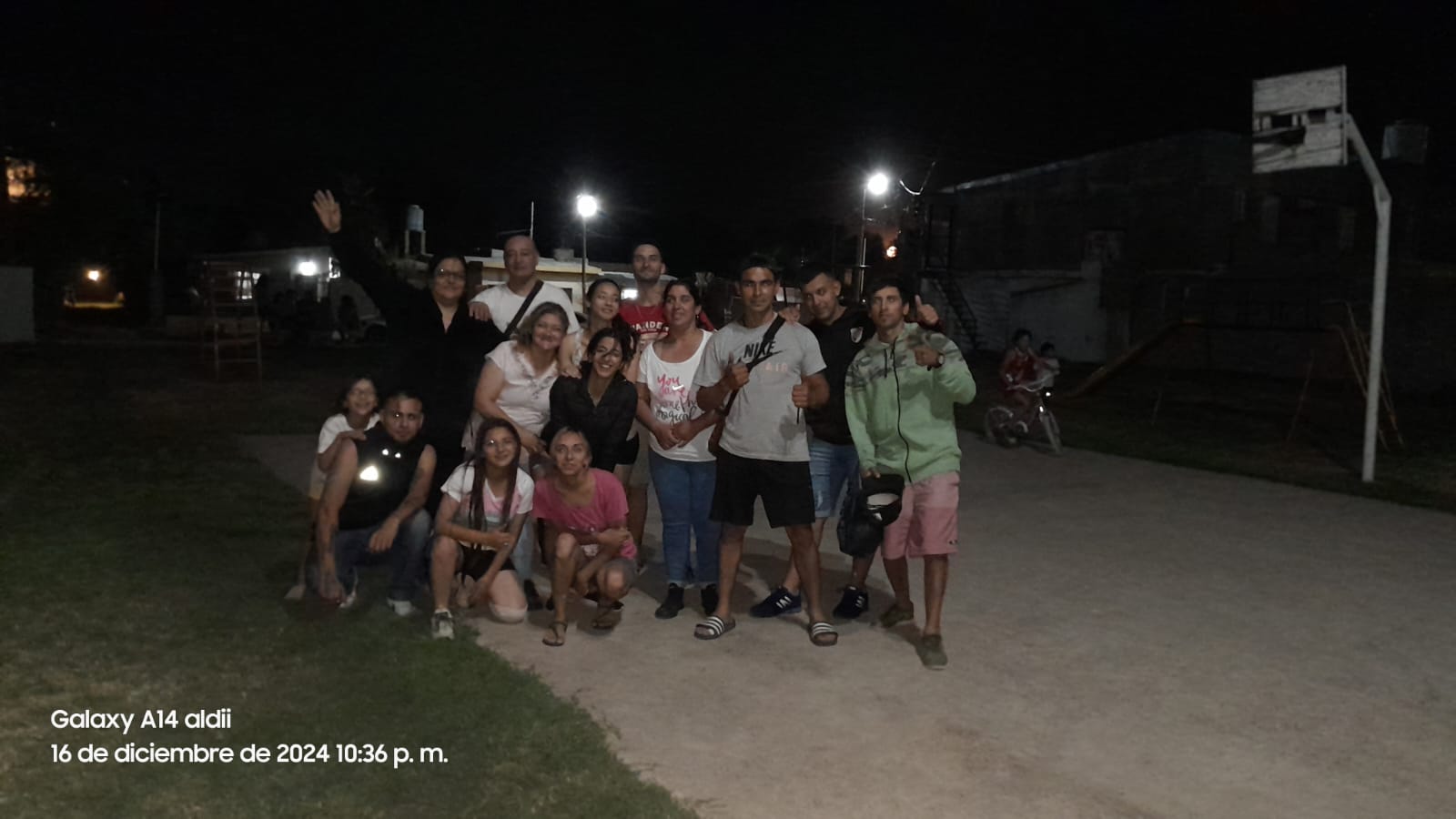 Jóvenes del Ministerio Apostólico Profético Vino Nuevo Comparten el Evangelio en las Calles.